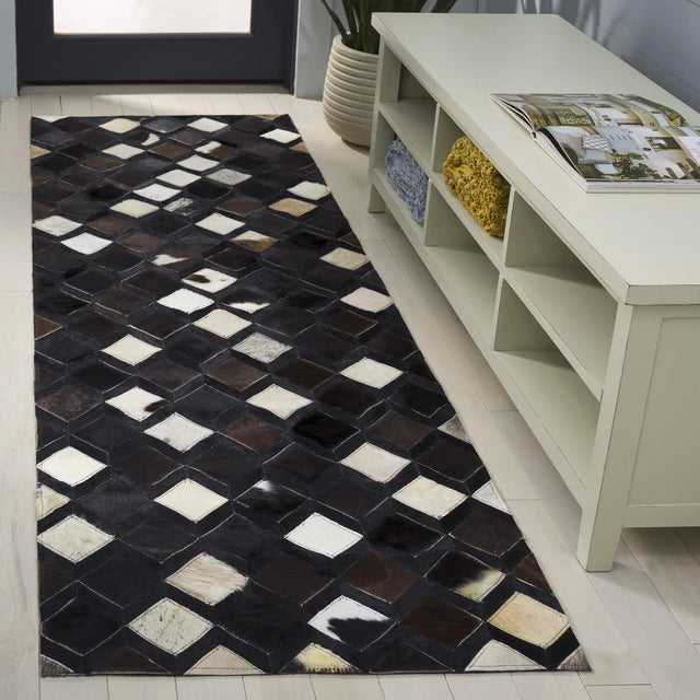 Safavieh Studio Leather 2'-3" x 7'-0" Rug in Black / Ivory