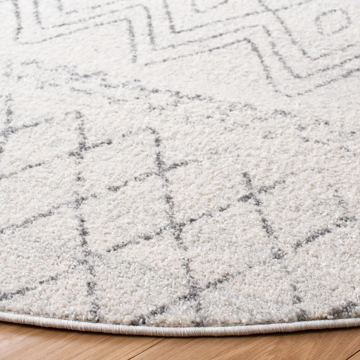Safavieh Madison 700 6'-7" x 6'-7" Rug in Ivory / Charcoal