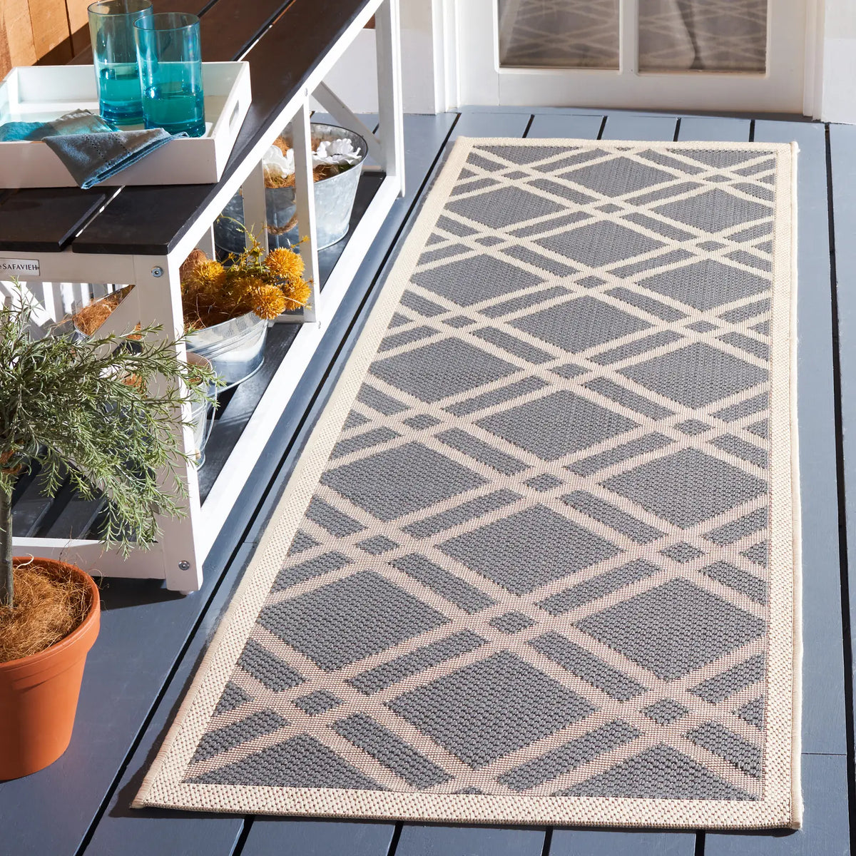 Safavieh Courtyard 2'-3" x 10'-0" Rug in Anthracite / Beige