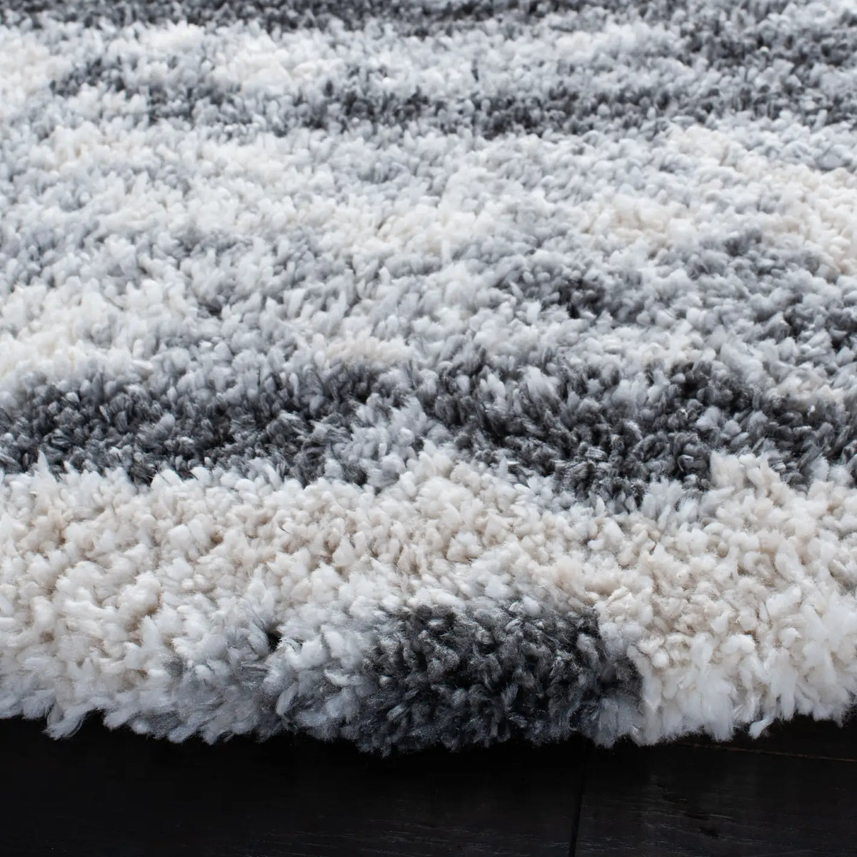 Safavieh Fontana Shag 800 10'-0" x 10'-0" Rug in Grey / Ivory