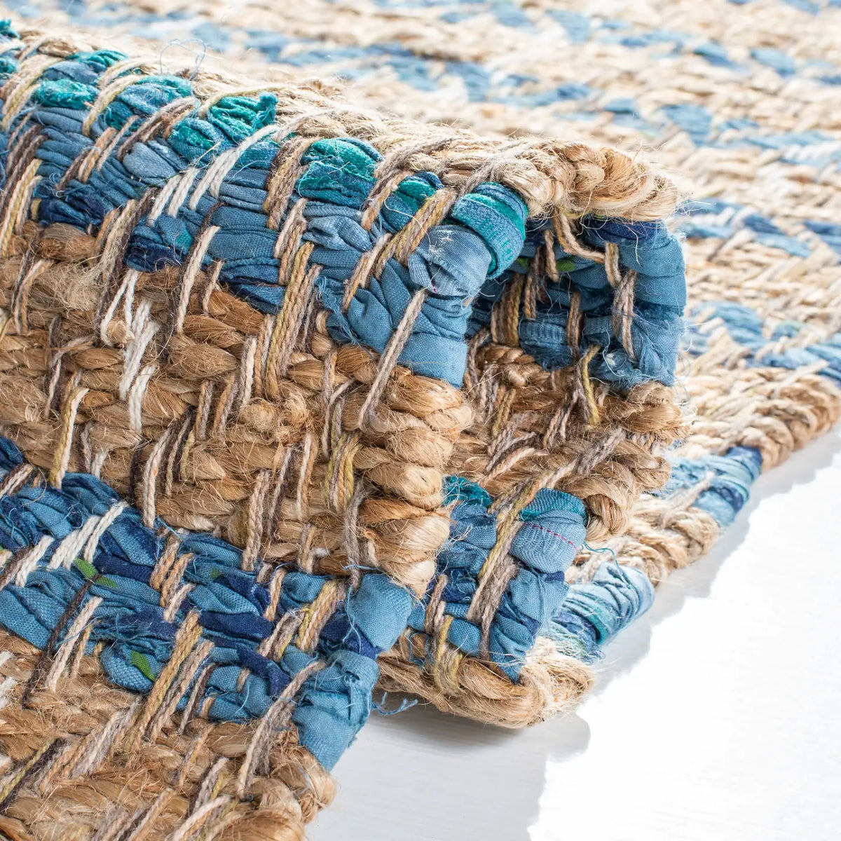 Safavieh Cape Cod 4'-0" x 6'-0" Rug in Blue / Natural