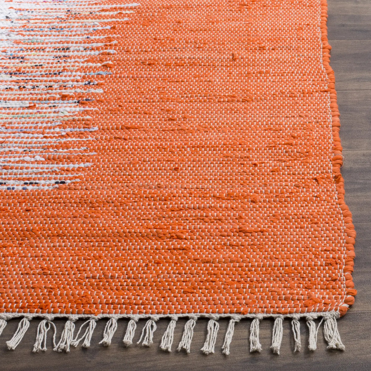 Safavieh Montauk 4'-0" x 6'-0" Rug in Ivory / Orange