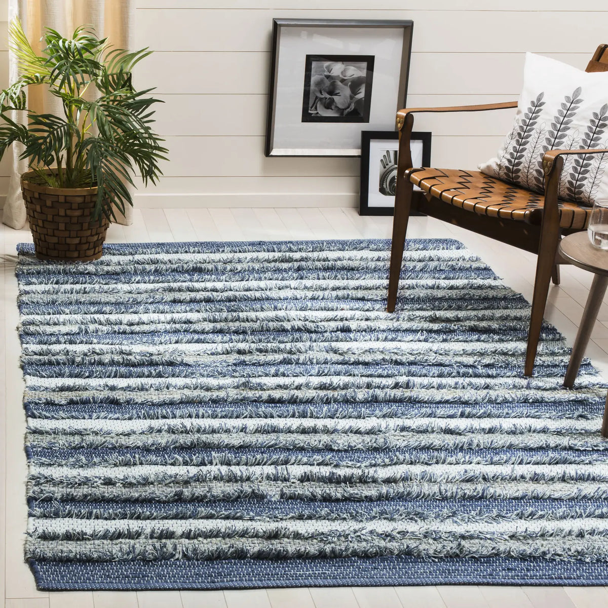 Safavieh Montauk 5'-0" x 8'-0" Rug in Blue / Multi