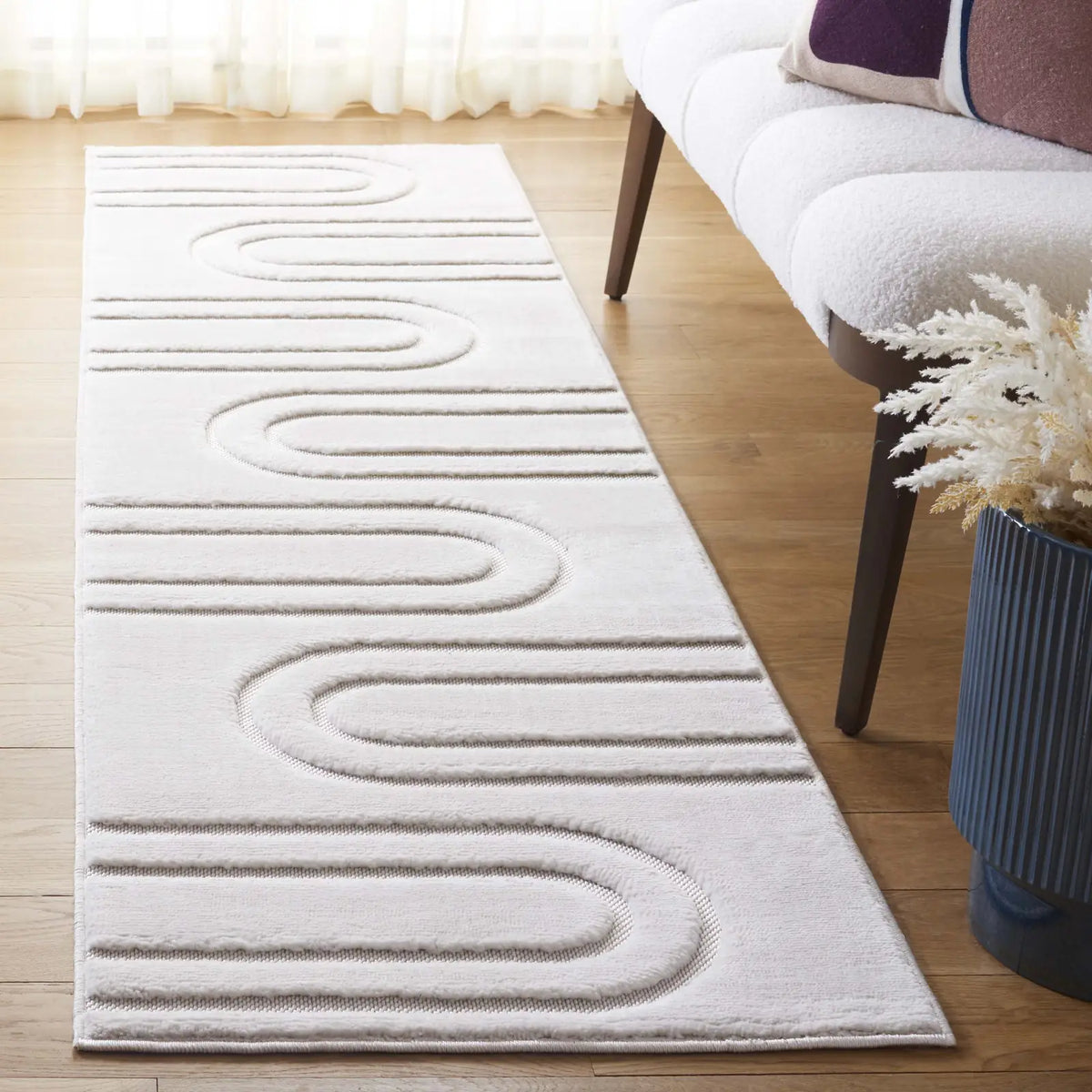 Safavieh Selena 2'-2" x 8'-0" Rug in Ivory