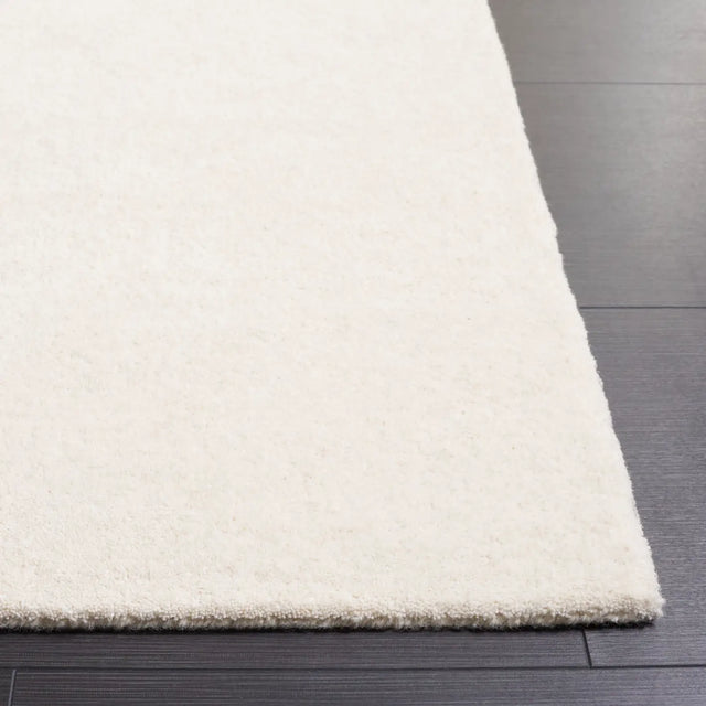 Safavieh Soho 4'-0" x 6'-0" Rug in Beige / Ivory