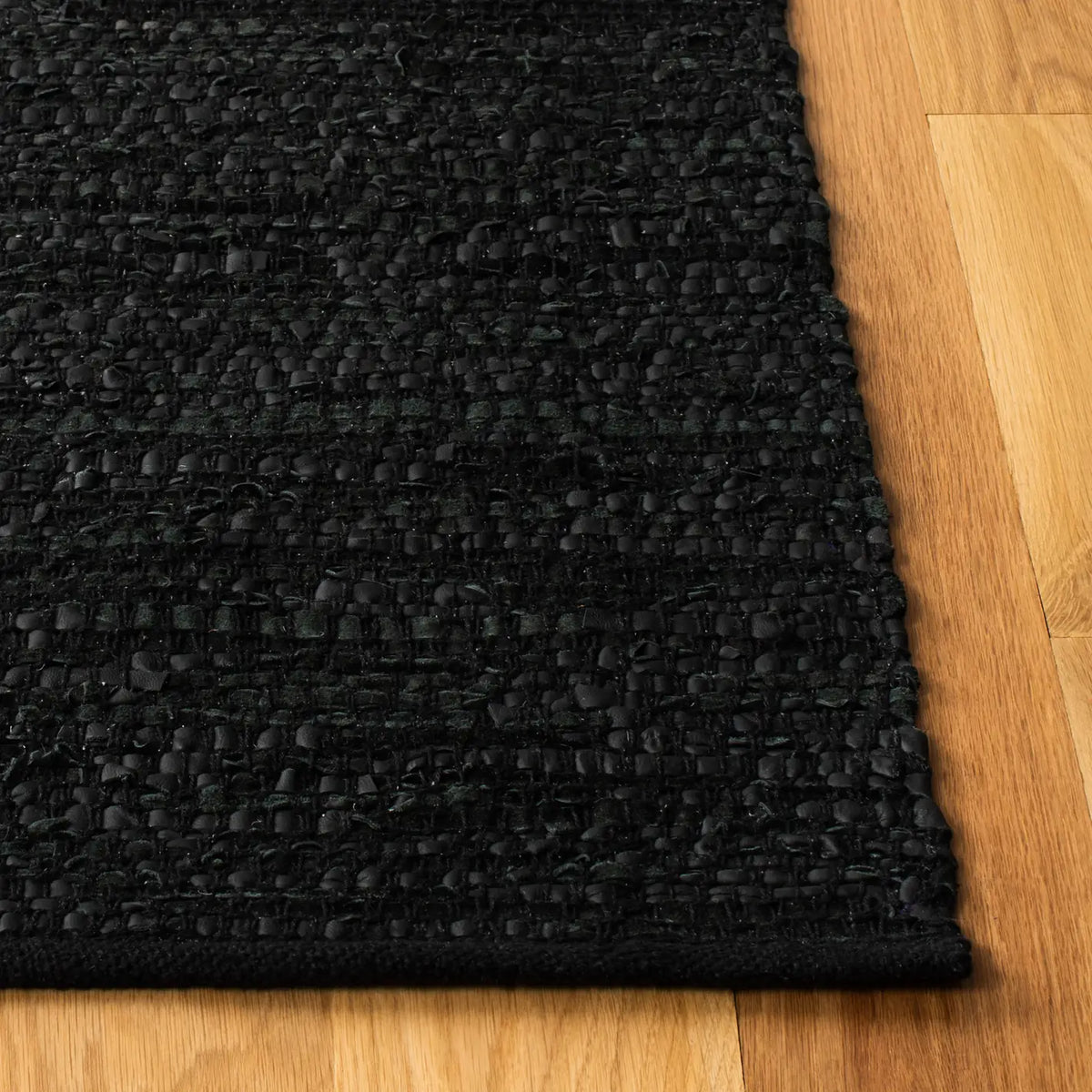 Safavieh Vintage Leather 4'-0" x 6'-0" Rug in Light Grey / Black