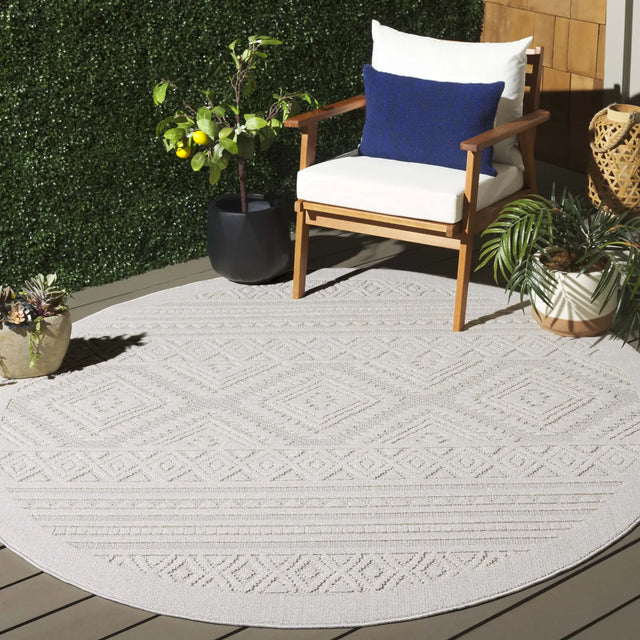 Safavieh Global 6'-7" x 6'-7" Rug in Light Beige / Ivory