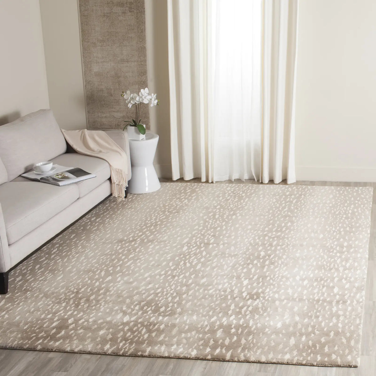 Safavieh Tibetan 8'-0" x 10'-0" Rug in Grey