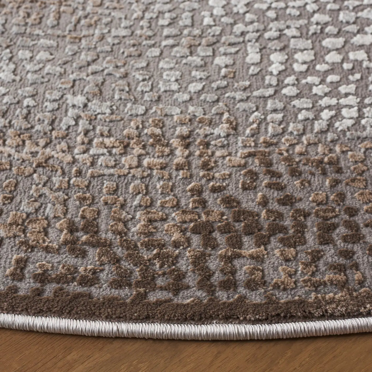 Safavieh Meadow 6'-7" x 6'-7" Rug in Brown / Ivory