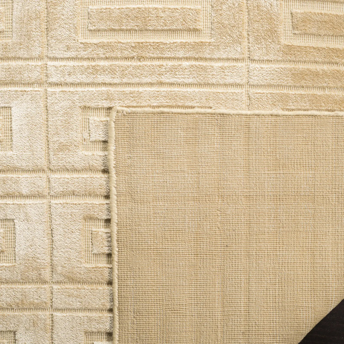 Safavieh Mirage 6'-0" x 9'-0" Rug in Champagne