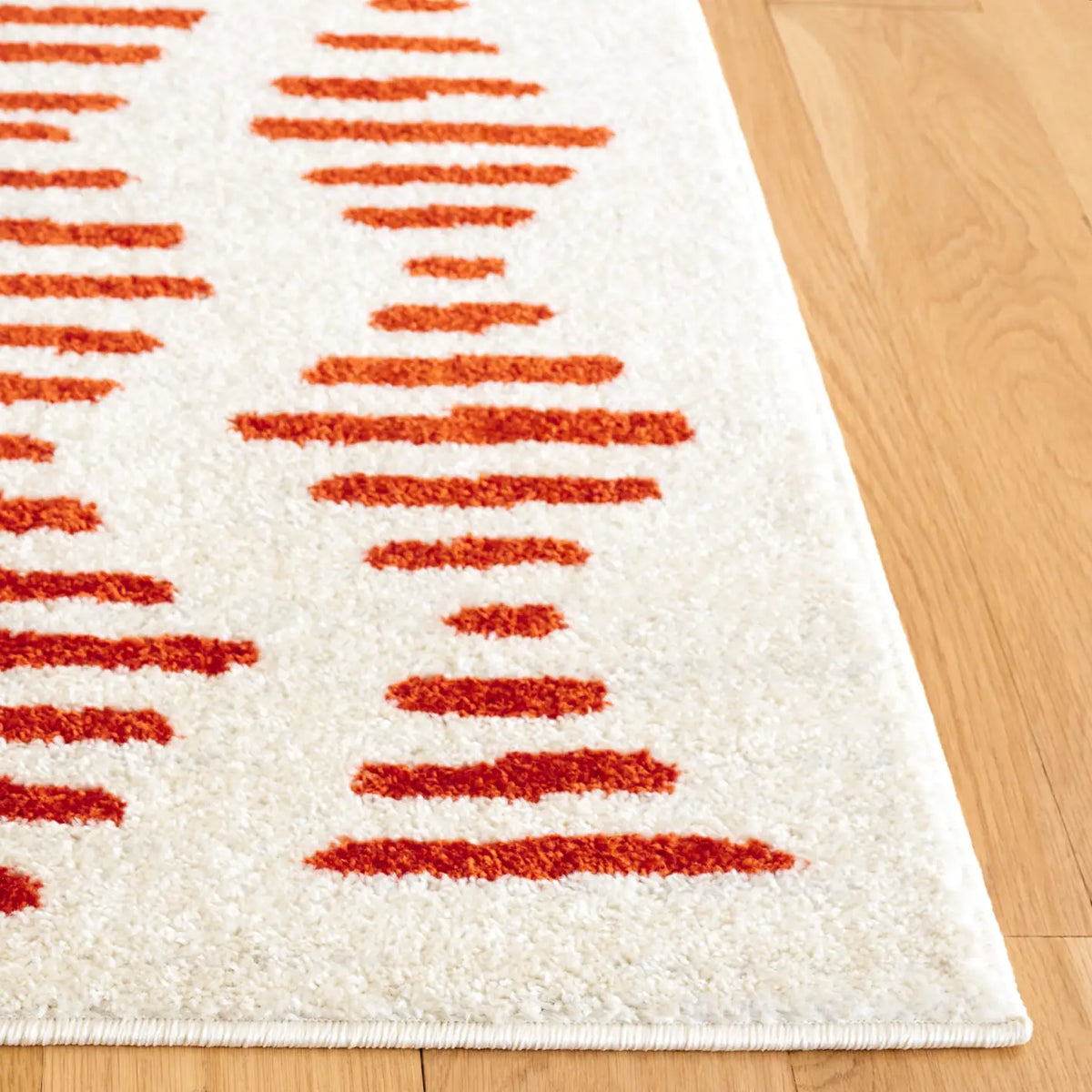 Safavieh Tulum 4'-5" x 6'-5" Rug in Ivory / Rust