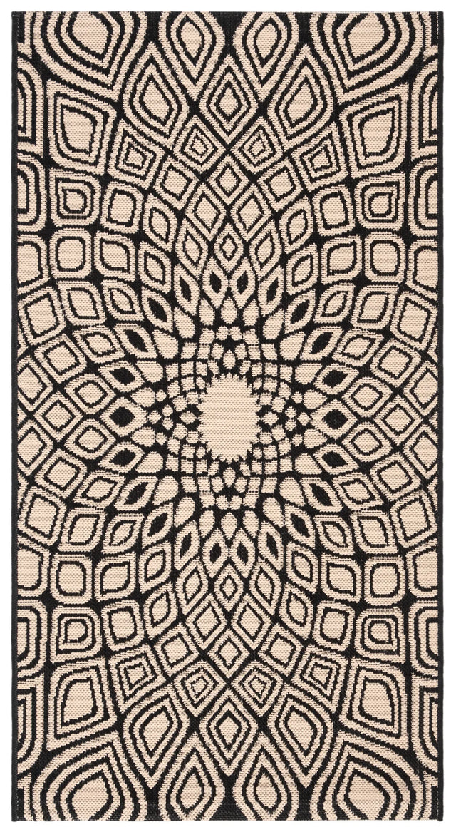 Safavieh Courtyard 2'-7" x 5'-0" Rug in Black / Beige