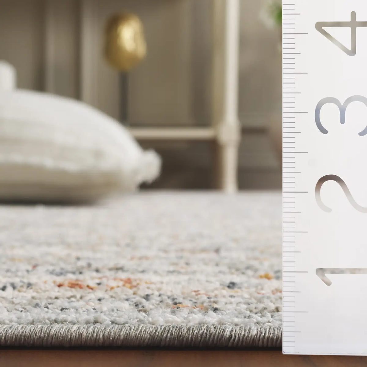 Safavieh Avalon 4'-0" x 6'-0" Rug in Light Blue / Ivory