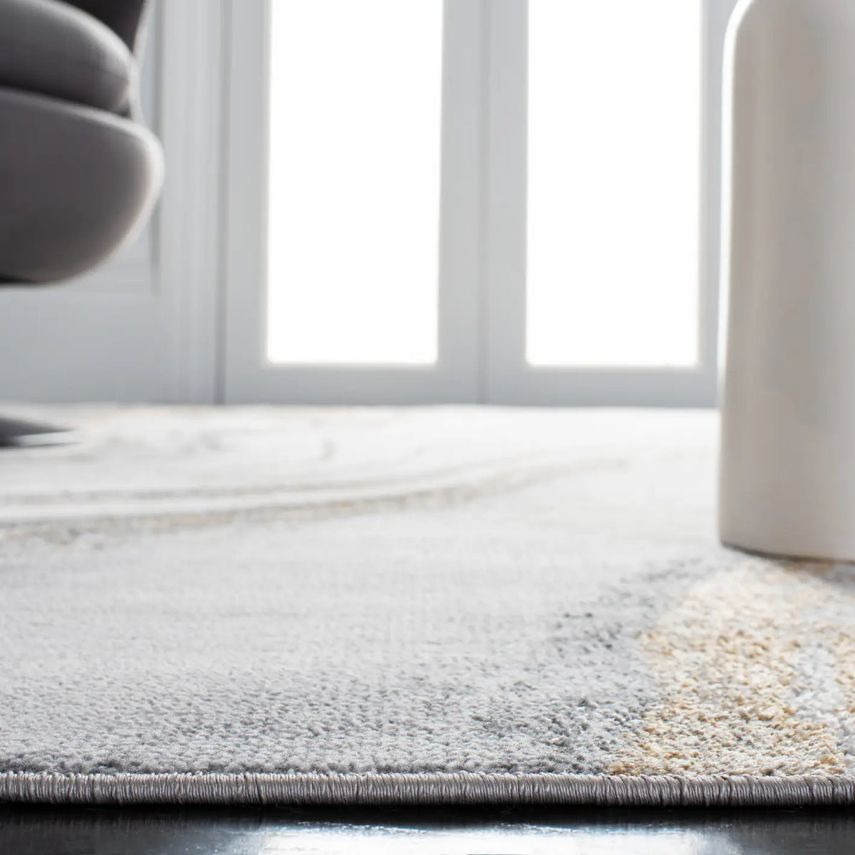 Safavieh Orchard 4'-5" x 6'-5" Rug in Grey / Gold