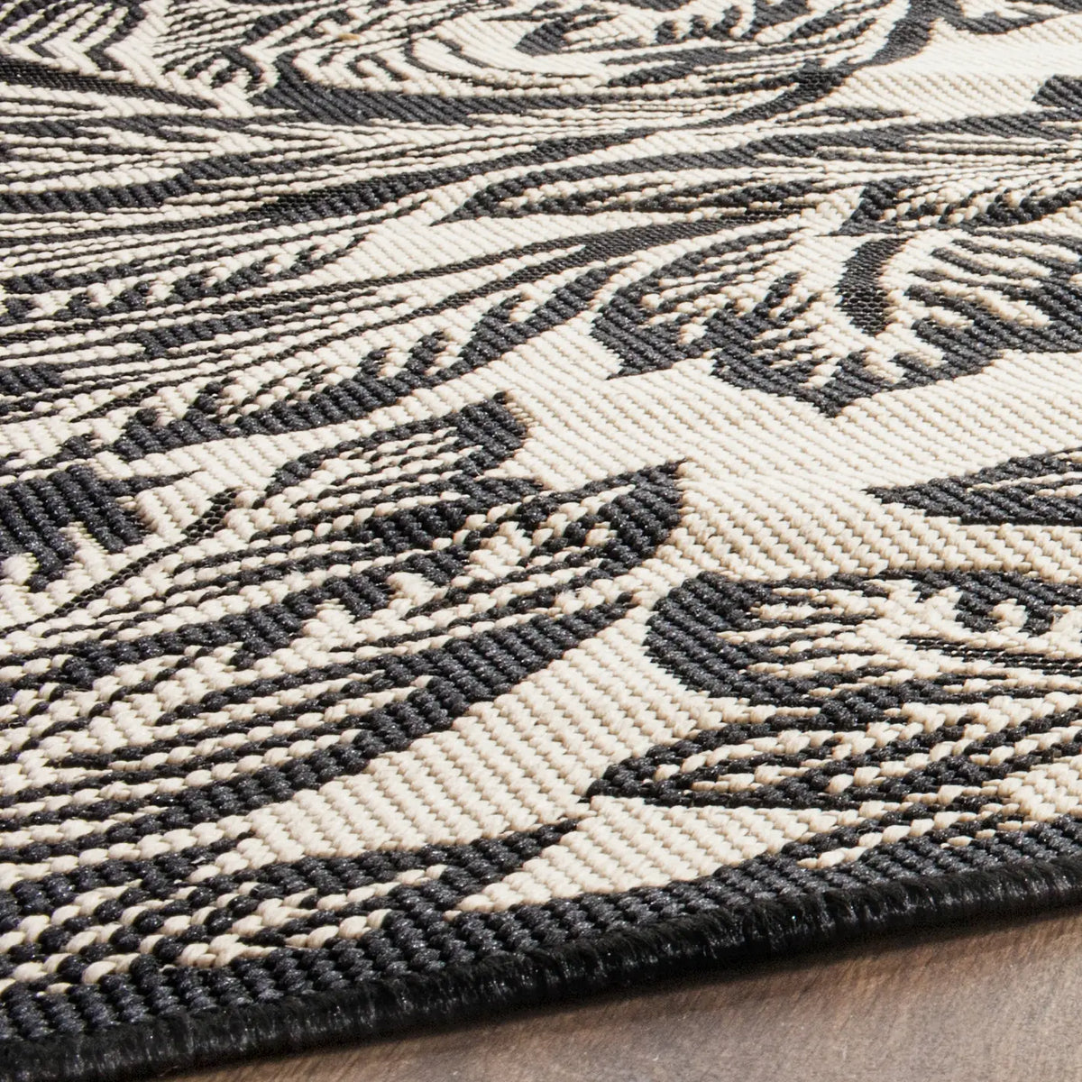 Safavieh Courtyard 5'-3" x 5'-3" Rug in Sand / Black