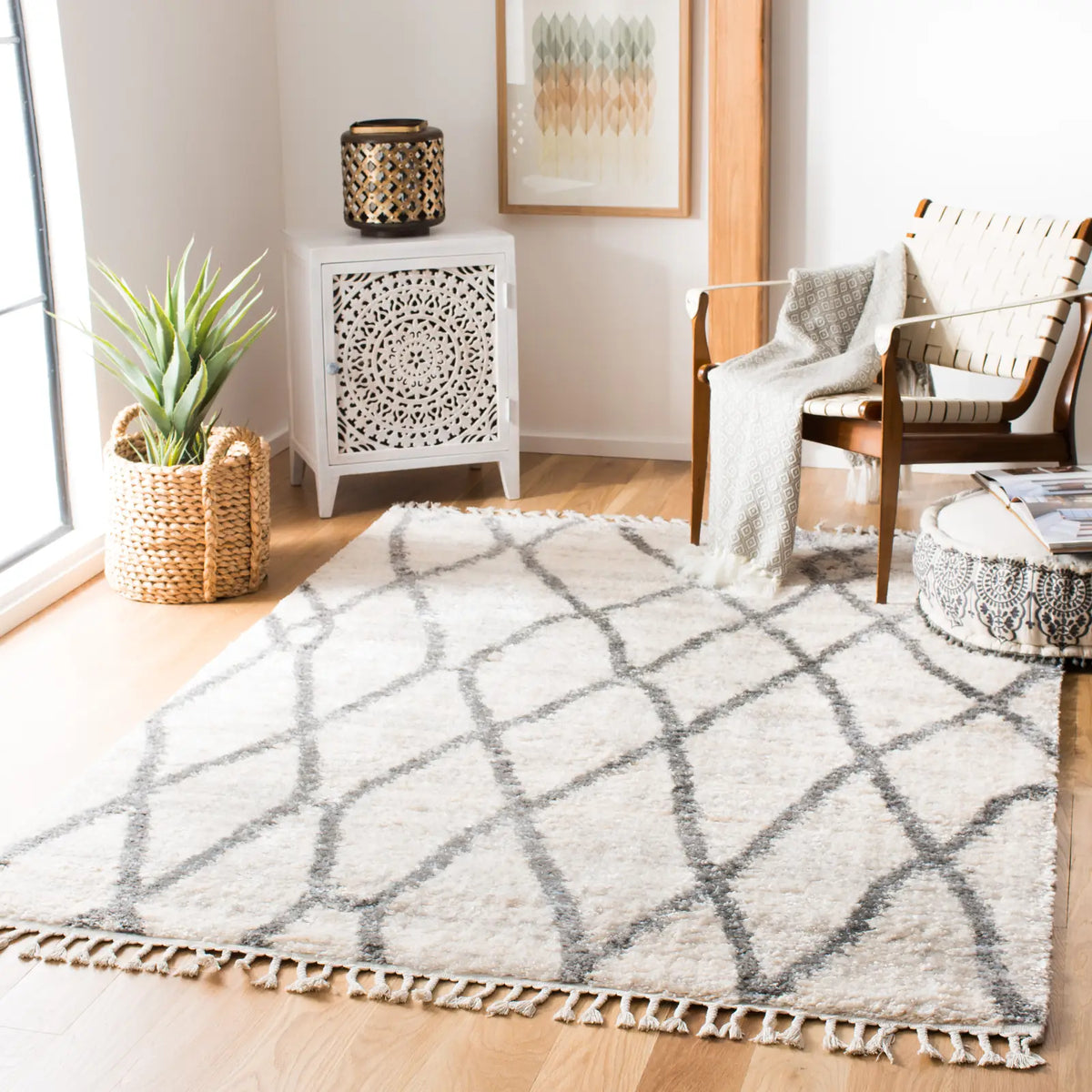 Safavieh Berber Fringe Shag 5'-3" x 7'-6" Rug in Creme / Black