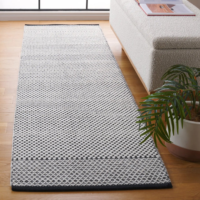 Safavieh Vermont 2'-3" x 9'-0" Rug in Black / Ivory
