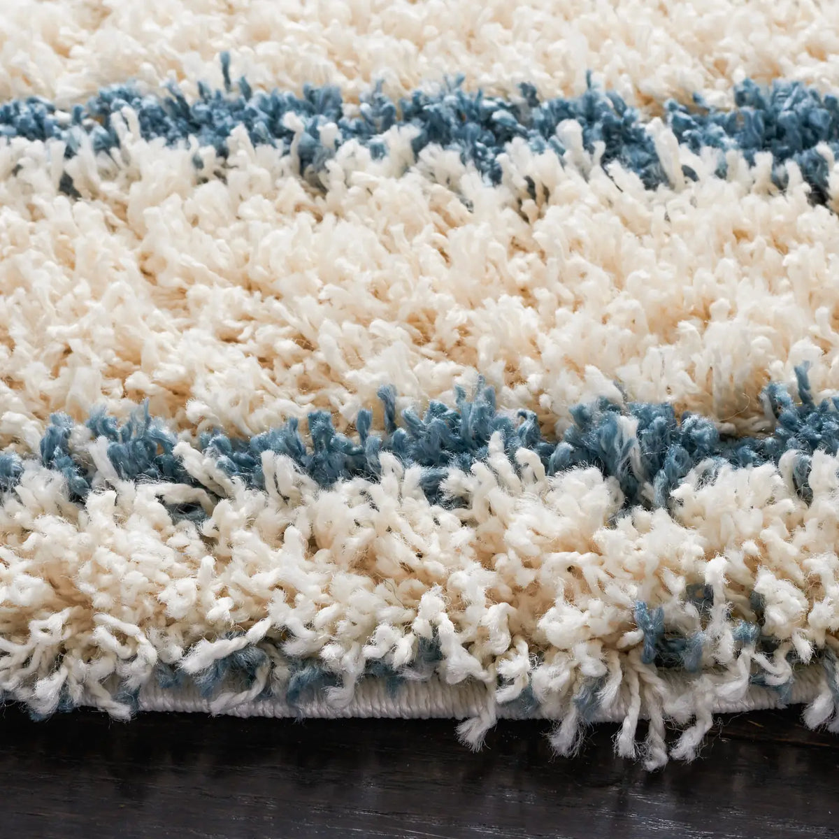 Safavieh Venus Shag 600 6'-7" x 6'-7" Rug in Ivory / Turquoise