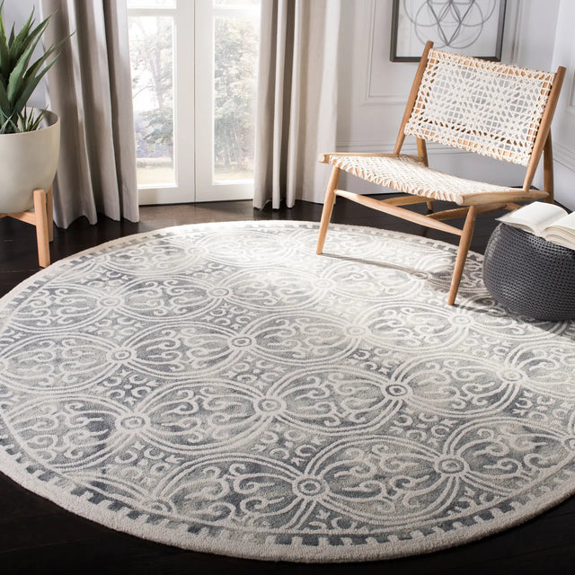 Safavieh Dip Dye 7'-0" x 7'-0" Rug in Silver / Ivory
