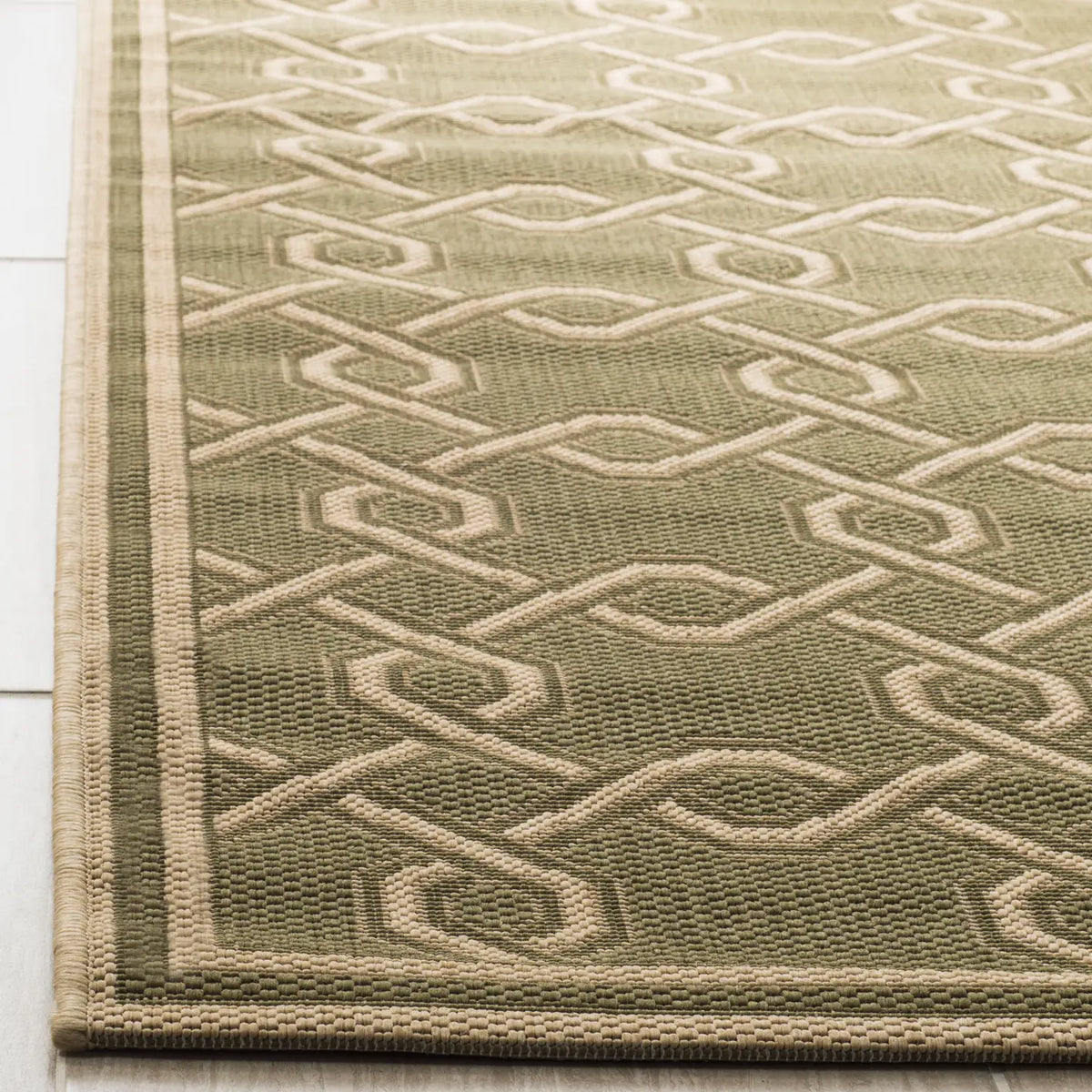Safavieh Martha Stewart 4'-0" x 5'-7" Rug in Green / Creme