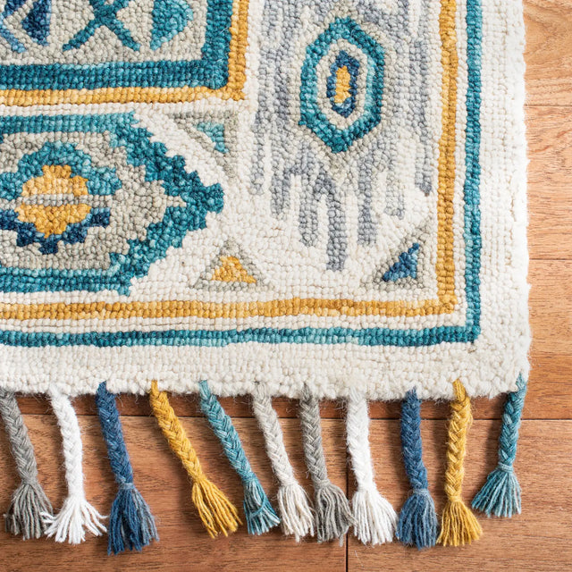 Safavieh Aspen 4'-0" x 6'-0" Rug in Ivory / Charcoal