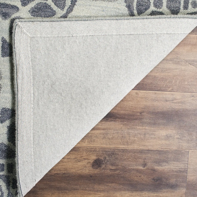 Safavieh Wyndham 5'-0" x 8'-0" Rug in Silver / Blue