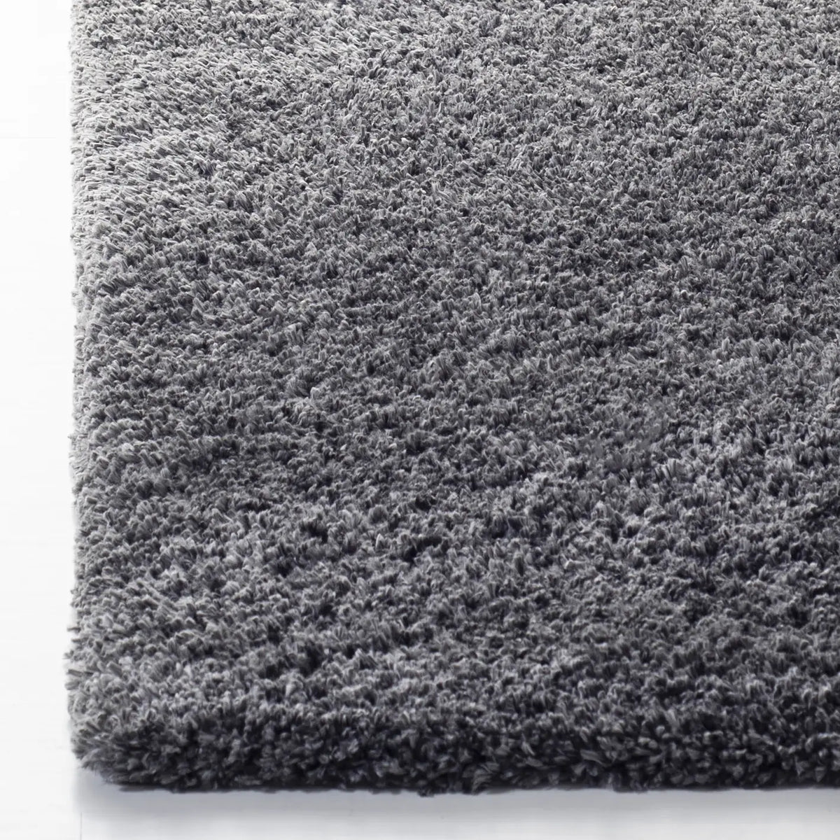Safavieh Fontana Shag 800 4'-0" x 6'-0" Rug in Silver