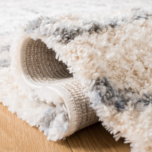 Safavieh Berber Fringe Shag 4'-0" x 6'-0" Rug in Cream / Grey