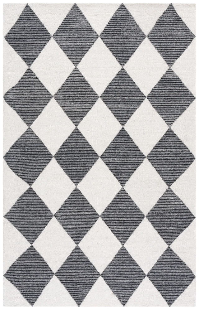 Safavieh Ebony 4'-0" x 6'-0" Rug in Ivory / Black