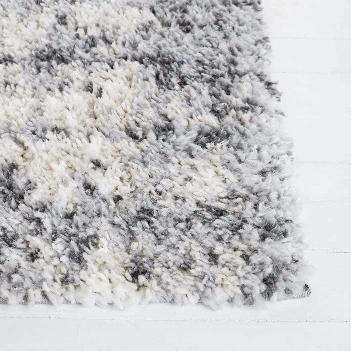 Safavieh Berber Shag 4'-5" x 6'-5" Rug in Grey / Ivory
