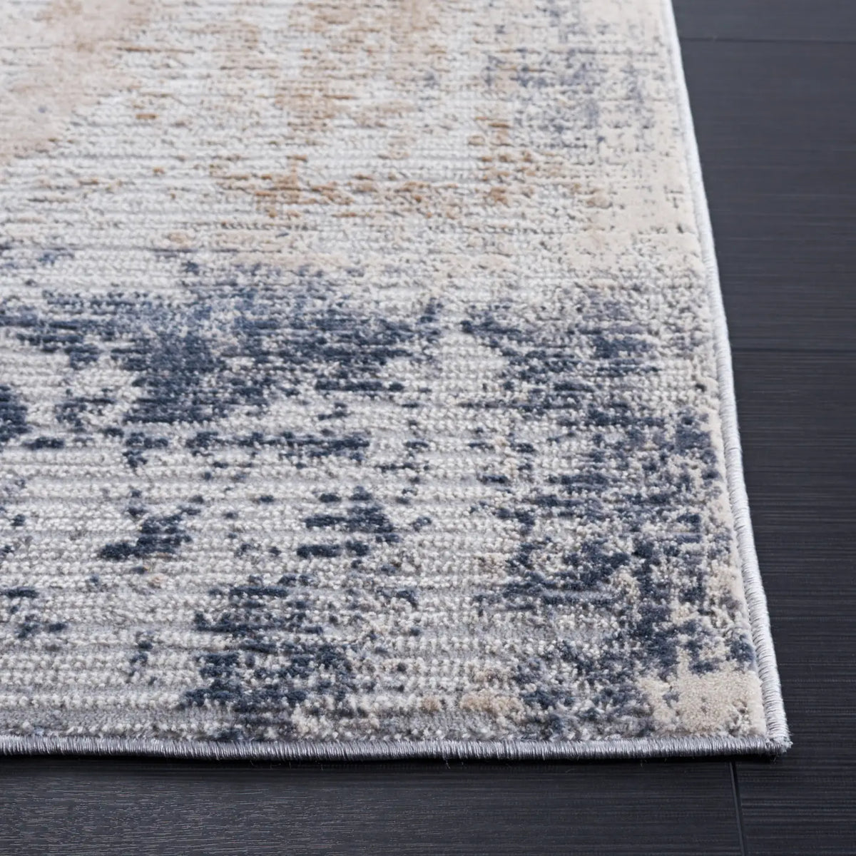 Safavieh Vogue 4'-0" x 6'-0" Rug in Beige / Blue