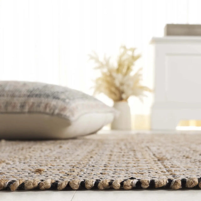 Safavieh Organica 4'-0" x 6'-0" Rug in Natural / Black