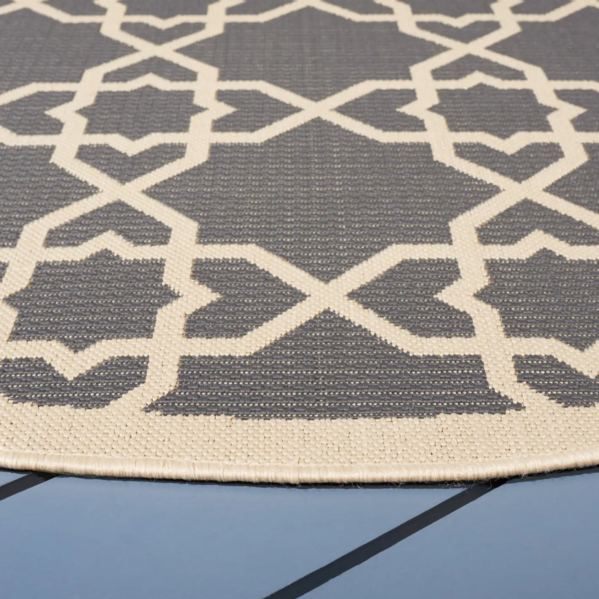 Safavieh Courtyard 6'-7" x 6'-7" Rug in Grey / Beige