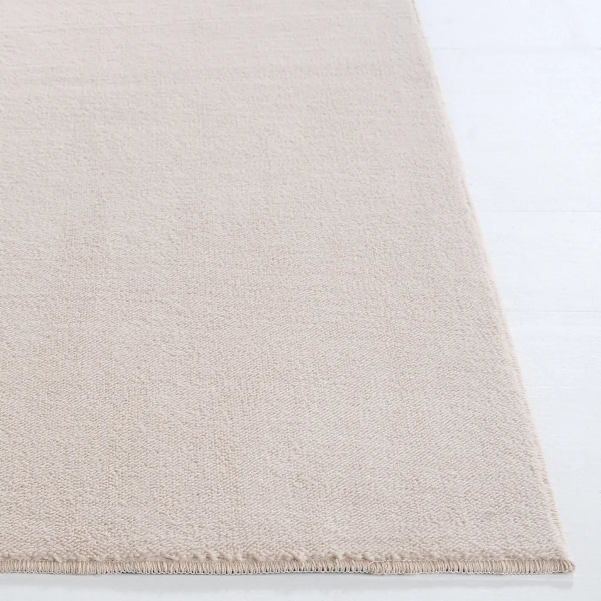 Safavieh Loft 300 4'-0" x 6'-0" Rug in Beige