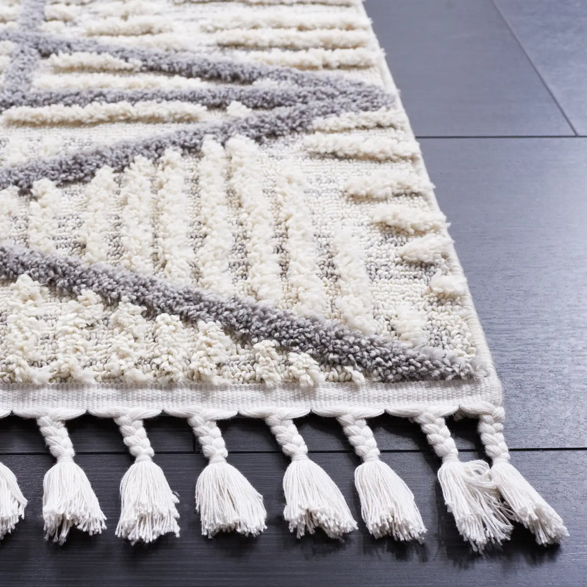 Safavieh Marrakesh 4'-0" x 6'-0" Rug in Beige / Grey