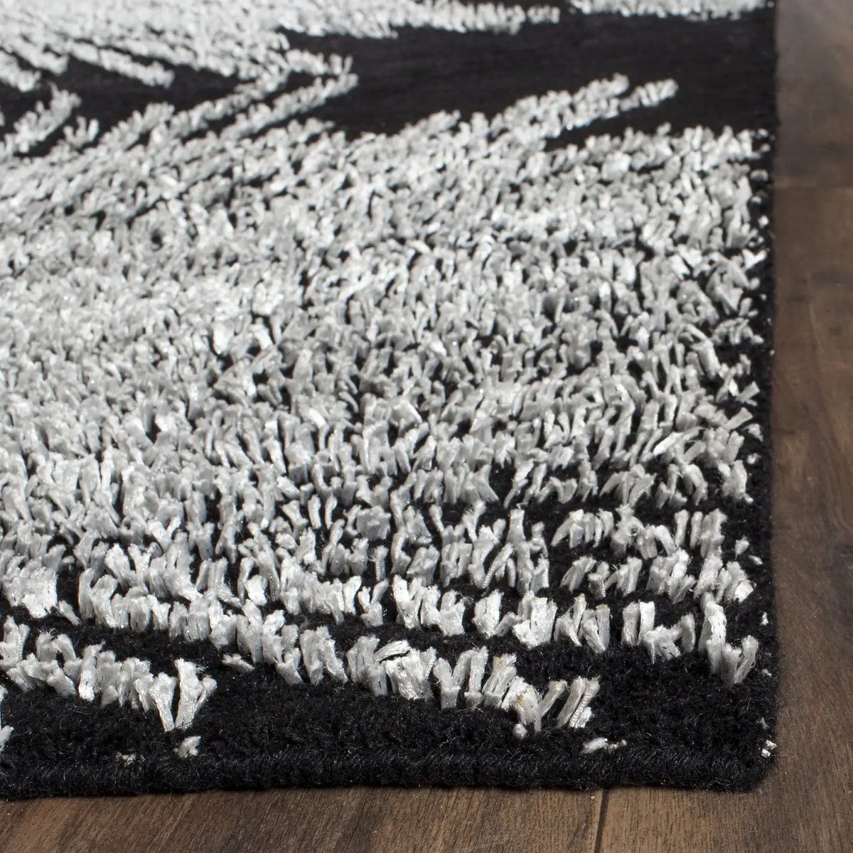 Safavieh Soho 9'-6" x 13'-6" Rug in Black / White