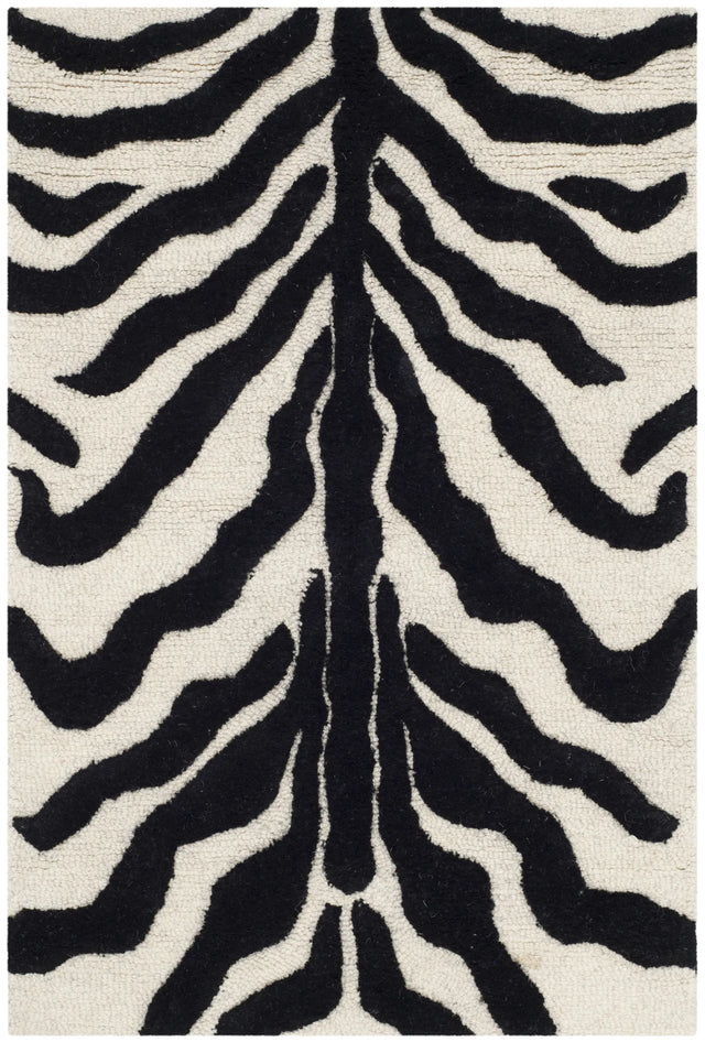 Safavieh Cambridge 2'-0" x 3'-0" Rug in Ivory / Black