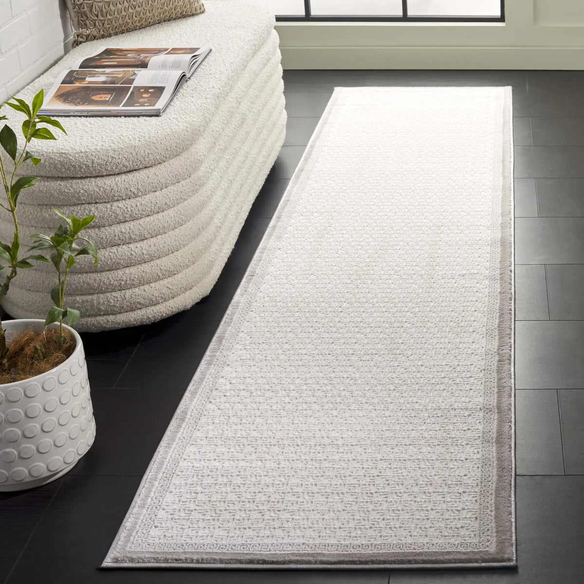 Safavieh Prestige 2'-3" x 8'-0" Rug in Ivory / Beige