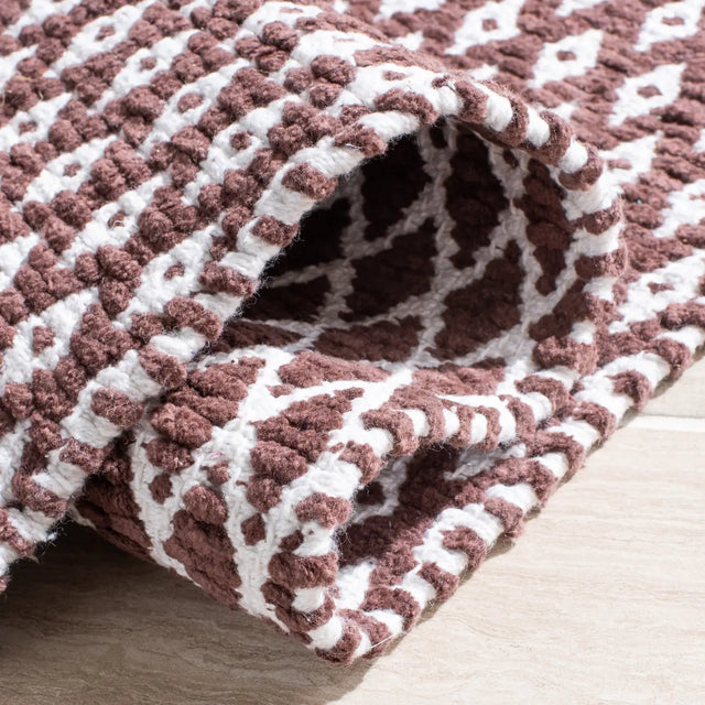Safavieh Boston 5'-0" x 8'-0" Rug in Brown