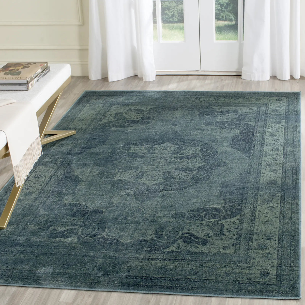 Safavieh Vintage 4'-0" x 5'-7" Rug in Blue / Multi