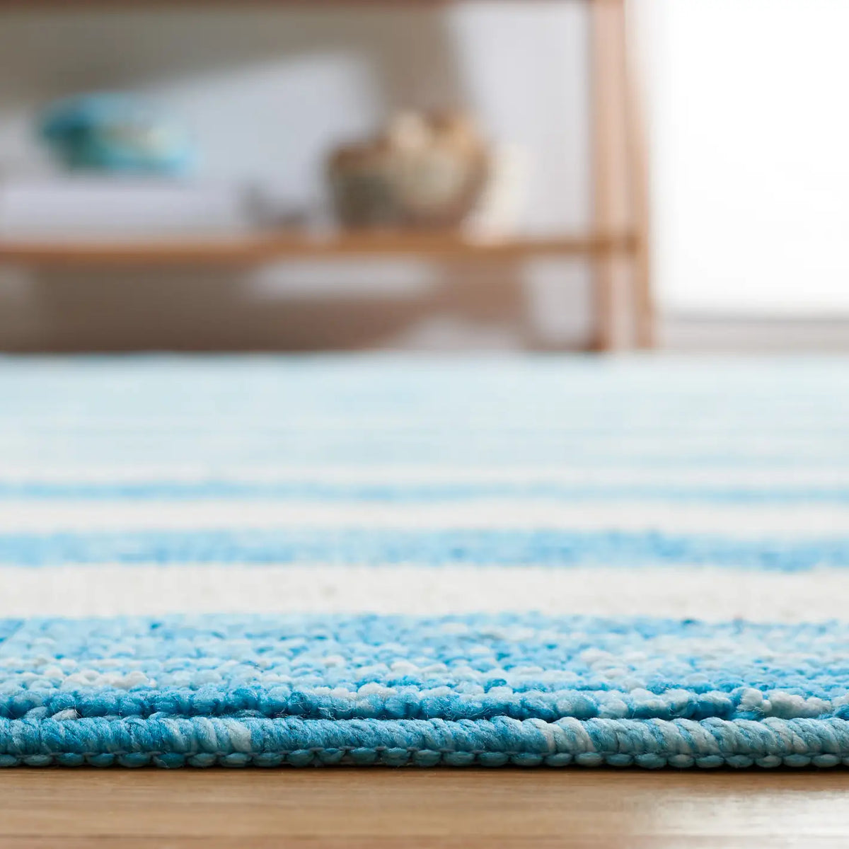 Safavieh Easy Care 4'-0" x 6'-0" Rug in Blue / Ivory