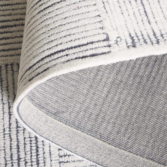 Safavieh Metro 4'-0" x 6'-0" Rug in Ivory / Charcoal