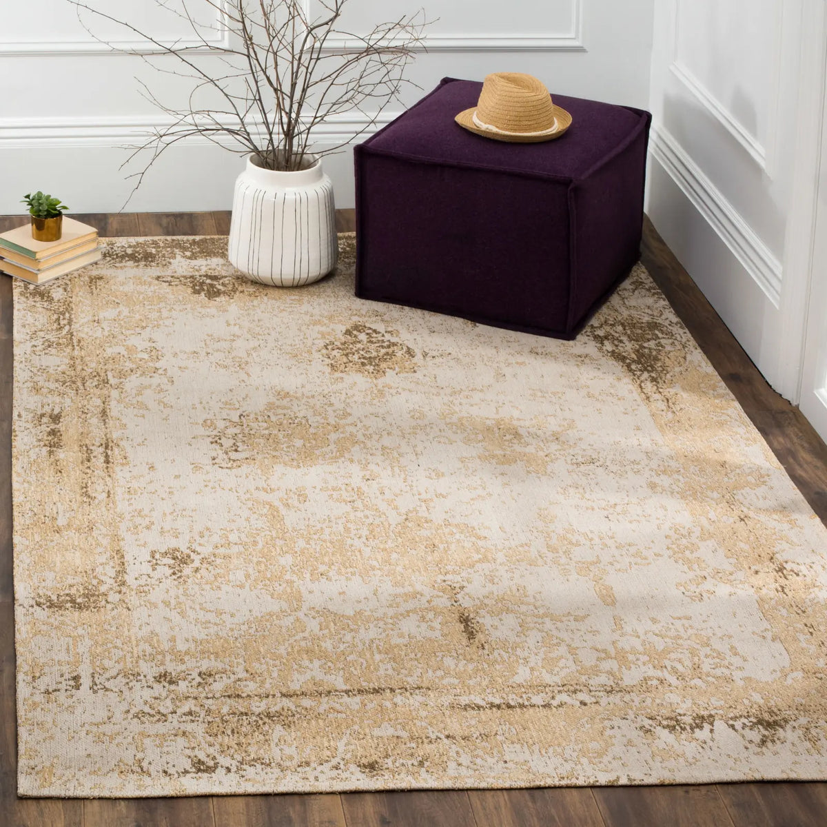 Safavieh Classic Vintage 5'-0" x 8'-0" Rug in Sand
