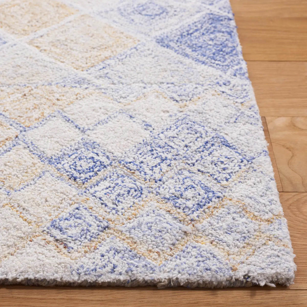 Safavieh Abstract 4'-0" x 6'-0" Rug in Blue / Grey