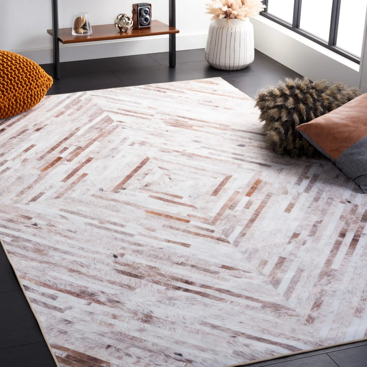 Safavieh Faux Hide 4'-0" x 6'-0" Rug in Beige / Brown