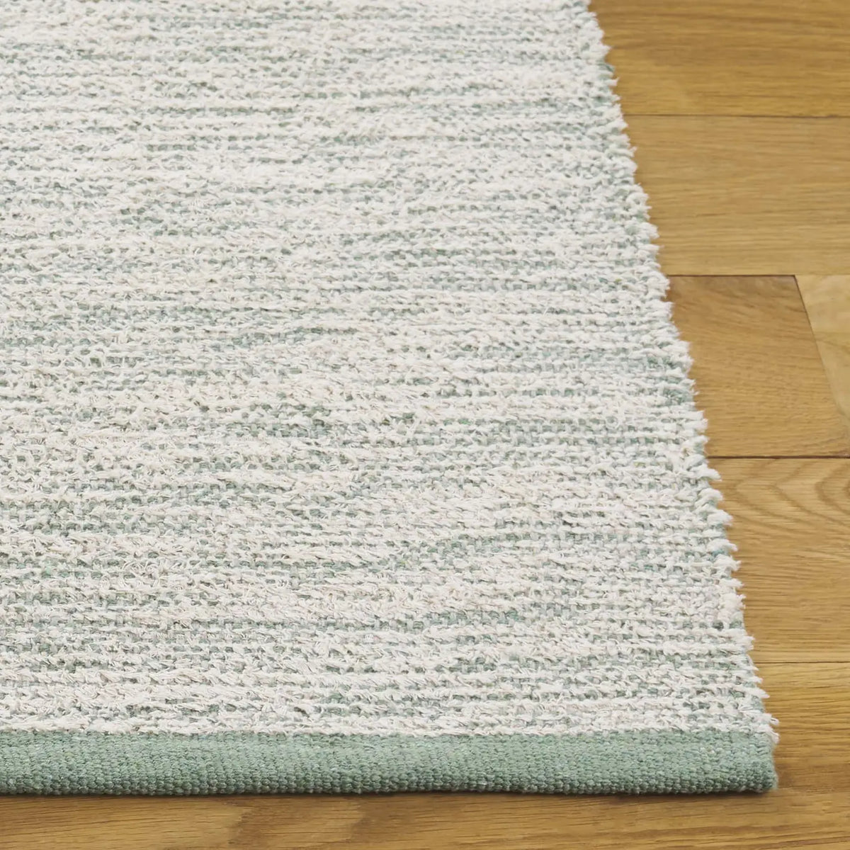 Safavieh Montauk 4'-0" x 6'-0" Rug in Ivory / Green