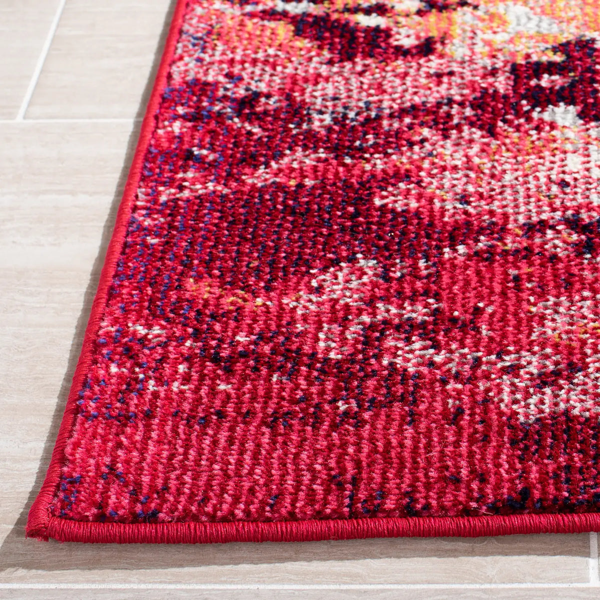 Safavieh Madison 4'-0" x 6'-0" Rug in Red / Ivory