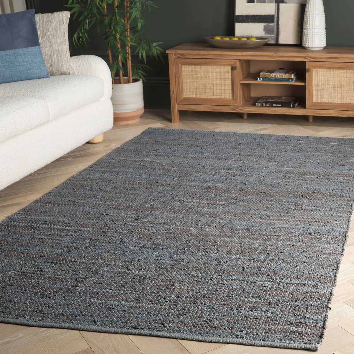 Safavieh Vintage Leather 4'-0" x 6'-0" Rug in Grey