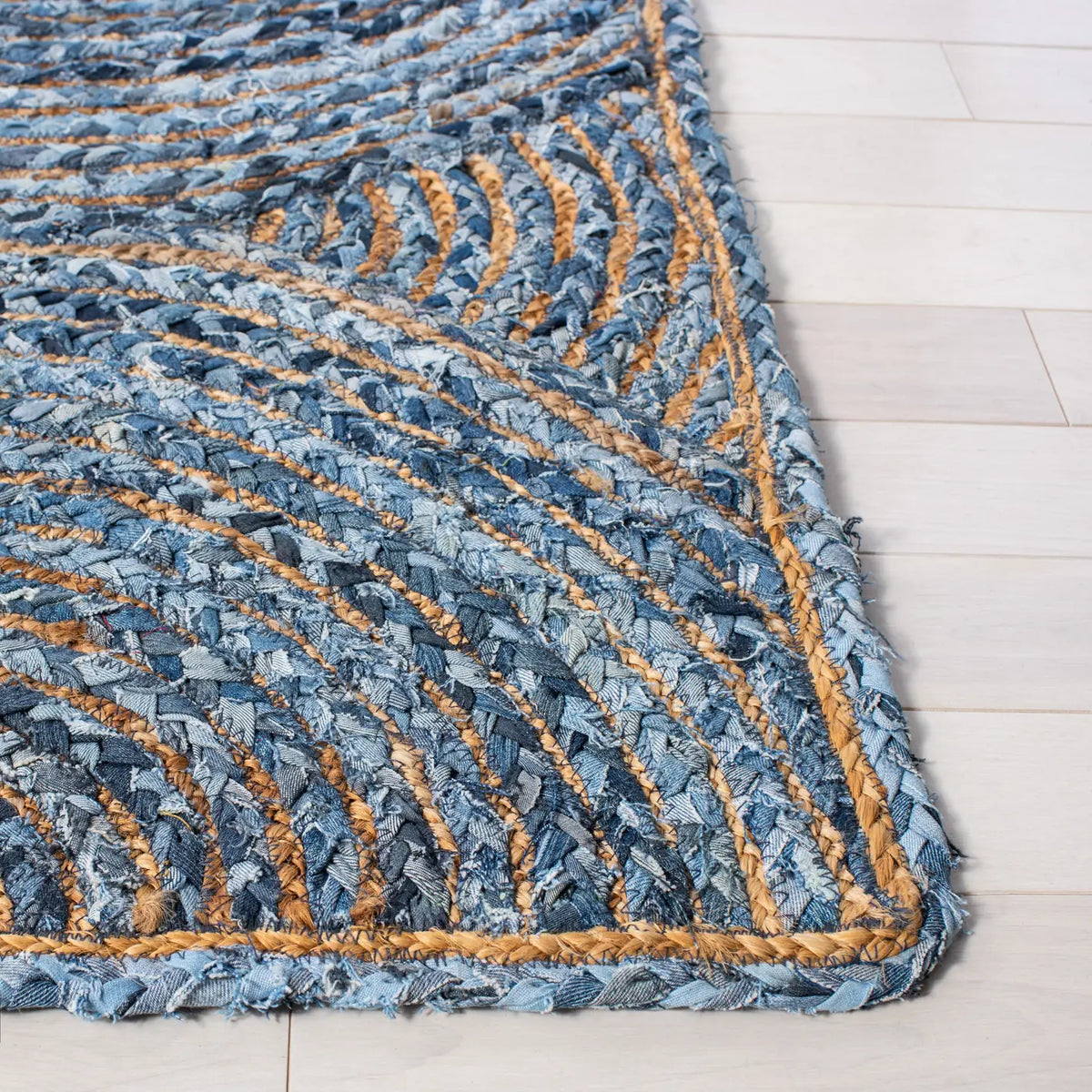 Safavieh Cape Cod 4'-0" x 6'-0" Rug in Blue / Natural