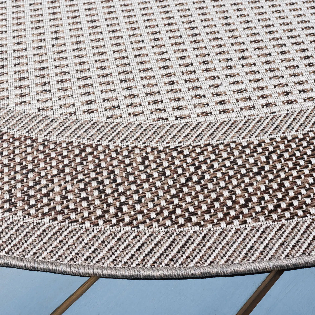 Safavieh Lakeside 200 6'-7" x 6'-7" Rug in Beige / Brown
